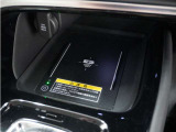 ◆ワイヤレス充電器◆ワイヤレス充電対応のスマートフォンを置くだけで充電が可能でとても便利な機能です。