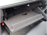 Audi正規ディーラーが高品質をお約束。高度な訓練・教育を受けたAudi専任メカニックが、100項目にもおよぶ精密な点検を実施いたします。すべてをクリアしたAudi車だけが、あなたのお手元に届けられるのです。