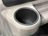 助手席側掘り込み式インパネカップホルダー