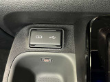 スマートフォンやお手持ちの機器のバッテリー残量が少なくなっても、運転中に充電ができるので安心ですね!