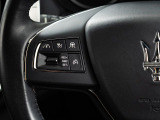アダプティプクルーズコントロールはステアリングの左のスイッチで簡単に速度の調整や車間距離の設定が可能。