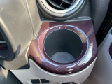 運転席ドリンクホルダー。