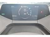 スタイリッシュなデザインのインパネ。各操作スイッチは使いやすい位置に配置されてます。