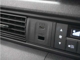 ◆USBチャージャー◆使いやすい場所に装備されています。