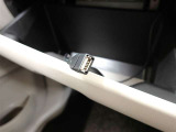 前席USBソケット(TypeA)でスマホの音声を車内でお楽しみ頂けます!