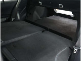 トランクとリア席のスペースを利用して、長い荷物を積むことができます。