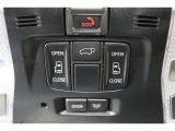 両側電動スライドドアはドアの直接操作以外にも運転席からのスイッチ操作やリモコン操作でも開閉が可能!狭い駐車場などでもドアの開閉が楽々・安心ですね!