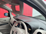 運転席サンバイザーにはバニティミラーを装備☆
