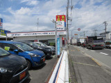 国道沿い、良品会館の隣の店舗となります。