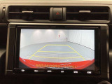 バックモニター付きです。後退時に車両の後ろ側を画面に表示します。車庫入れなどでバックする際に後方確認ができ便利です。