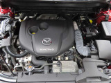CX-5のエンジンルームです。マツダ正規ディーラーとして、責任を持って整備しお渡しいたします。