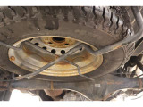 ■スペアタイヤ装着車■この車両にはスペアタイヤが搭載されています。パンクしたタイヤは備え付けの応急用タイヤと交換も出来ますので安心ですね♪