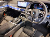 ☆センターパネルを運転席側に僅かに傾けたBMW独特のインパネ☆【駆け抜ける歓び】はここからもスタートしております☆