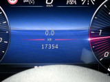 大型の液晶スピードメーターは高級感を演出しており視認性も好評いただいております。