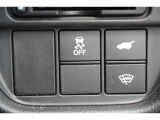 便利な電動パワーテールゲートを装備!バックドアの開閉ボタンを運転席から操作できます♪