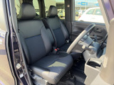 機能的で使いやすいドライバーズシート。快適なドライビングポジションを実現し、長距離運転も疲れにくい設計となっています。
