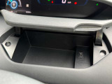 運転席アッパーボックス★USB電源ソケットが中にございます♪