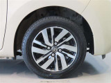 純正のアルミホイール装着車です。タイヤサイズは165/65R14です。