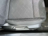 運転席シートです。シートのへたりもさほど目立ちません