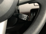 【クルーズコントロール】 アクセルペダルを踏まずに定速走行できるので、自動車専用道路での長時間運転の負担を軽減します。