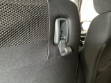 【フック】フックの用途は様々。手荷物のバッグや買い物袋、ビニール袋をぶら下げてゴミ箱にしても良いですね♪