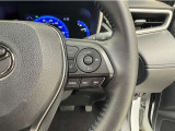 レーダークルーズコントロールを搭載しております。前車との距離をレーダーで測り一定の車間距離とスピードを保つとても便利な機能です。高速道路で楽に安心安全です!
