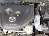 軽快な走りと優れた燃費性能を両立した高効率ガソリンエンジン「SKYACTIV-G」。アクセルに素直に反応する「人馬一体」の走りが楽しめます。エンジンルームクリーニング(洗浄)も細部までしっかりと実施済です。