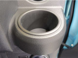 運転席ドリンクホルダーで室内スッキリ♪