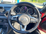 【純正革巻きステアリング】上質な革を使用することで、手にしっかり馴染みとても運転しやすいハンドルです♪