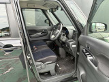 運転席側になります。是非一度座ってじっくり内装もご覧くださいませ。