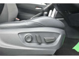 【パワーシート】無段階でシートポジションの調整が可能です。運転しやすいベストポジションを見つけて、快適なドライブを楽しんでください。