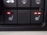 運転席と助手席には、【シートヒーター】が装備されています。温度調整も切り替えができお好みの設定で快適なドライブを楽しめます。腰から下が暖まると、暖房よりも体があったまりますよ。