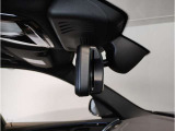 ☆BMWのルームミラーには自動防眩機能が備わっております。後続車のヘッドライトの明るさで幻惑されるのを防止☆