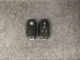 キーを取り出さずにドアを施錠&解錠。クルマの始動も可能です。