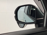 【サイドアンダーミラー】助手席側ドアミラーの下部についております。停車時・発進時などに車両左側の死角になった部分を確認するときに役立ちます。