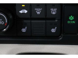 運転席と助手席には寒い日の肩や腰、冷えやすい下肢を温めてくれるシートヒーターが付いております!