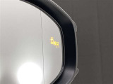 後続車が接近するのを知らせてくれるBSM(ブラインドスポットモニター)。接近するとドアミラー部の警告灯が光ってくれるので、万が一の追突も防げそうですね♪上級装備です。