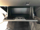 よく使うものが手を伸ばせばすぐ届く、機能面で充実した収納。