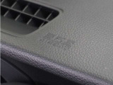 ◆助手席エアバッグ◆SRSエアバッグは、シートベルトだけでは防ぎきれない衝突時の衝撃から乗員を守るための安全装置。衝突時に瞬時に膨らみ、頭部や胸部がダッシュボードに直接衝突するのを防ぎます。