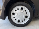 専用のホイールキャップです。タイヤサイズは、155/65R14です。