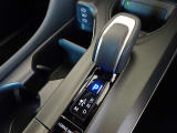 【CVT】無段変速機という意味です。 オートマミッションの中でも、ギヤによる変速をしないので、その分燃費が上がり経済的☆