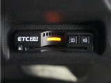 ◆ETC2.0装着◆進化したドライブ体験。料金収受システムだけだったETCが生まれ変わって、高速道路を賢く使うETC2.0に進化しました。多彩な情報サービスが便利で快適なドライブ体験を提供します。