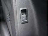 Audi正規ディーラーが高品質をお約束。高度な訓練・教育を受けたAudi専任メカニックが、100項目にもおよぶ精密な点検を実施いたします。すべてをクリアしたAudi車だけが、あなたのお手元に届けられるのです。