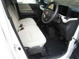 操作しやすくまとめられた運転席まわり。日常の運転を気軽に楽しめる使いやすい空間です。