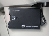 スマートインターチェンジを利用するに必須なETC車載器も付いています。あとはETCカードを差していただくだけで、煩わしい料金所でのお支払いも不要となります。