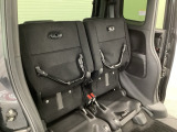 リアシート座面を持ち上げると、背の高い荷物を積むのに便利なトールモードに変身します!多彩なシートアレンジで使い勝手良好!