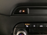 運転席、助手席には3段階で温度調節が可能なシートヒーターを装備しております。ステアリングヒーターはハンドルをじんわりと温めます♪寒い朝でも快適に運転できますよ♪