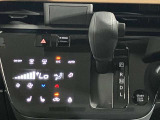 自然に手が届き操作性の良いシフトレバー!