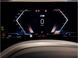 『運転』に対するBMWのこだわりはメーターパネルにも表れております。視野性の良いメーターパネルは疲労感の軽減と、運転の楽しさをもたらしてくれます。