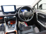 見通しのよいすっきりとした視界で、誰でも運転しやすいです。運転のしやすさは疲れにくさにも繋がりますよ♪